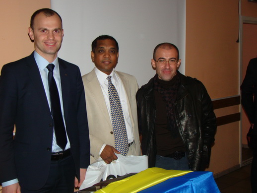 На фотографии: Максим Рогожин, Иван Сарвар, Вадим Харитонов(слева - направо)